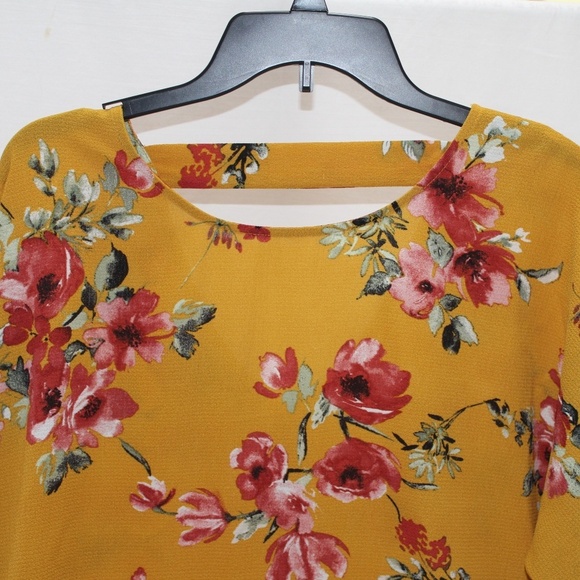 NWT Apt 9 Floral Blouse w/3/4 Sleeves - Picture 3 of 7
